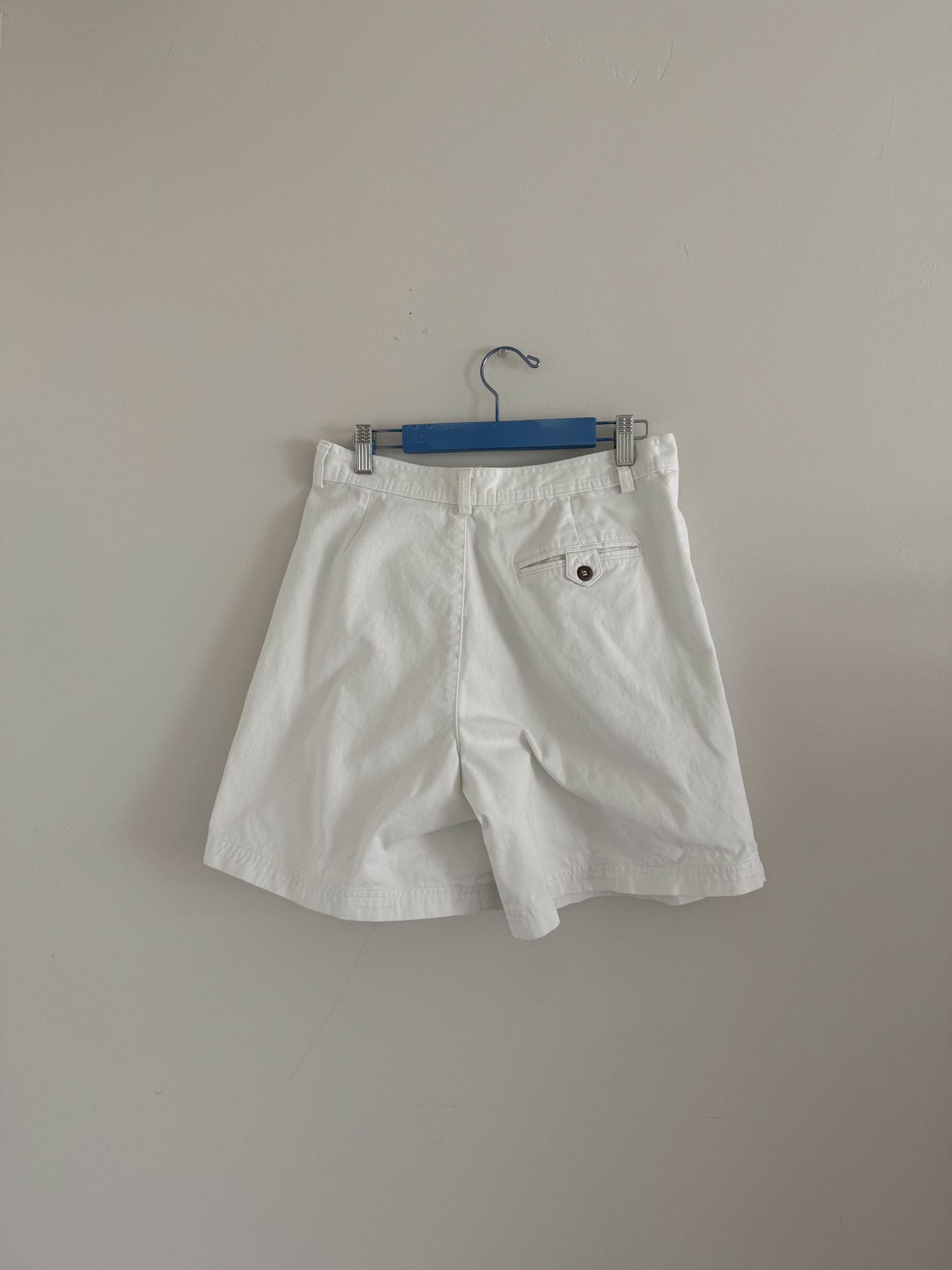 Vintage High-Waisted White Shorts (29)