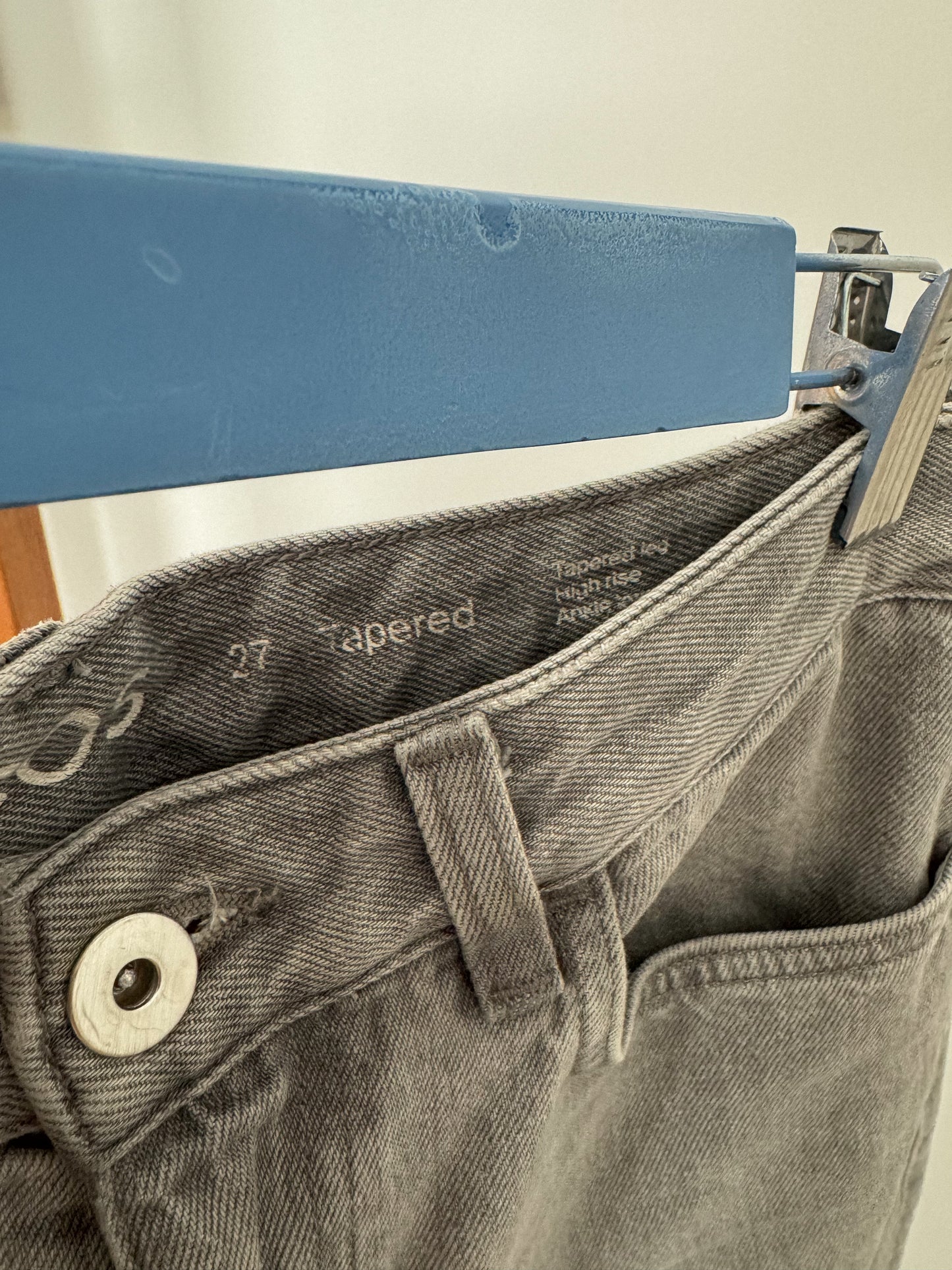 COS Tapered Leg High-Waist Ankle Jeans (27/28)