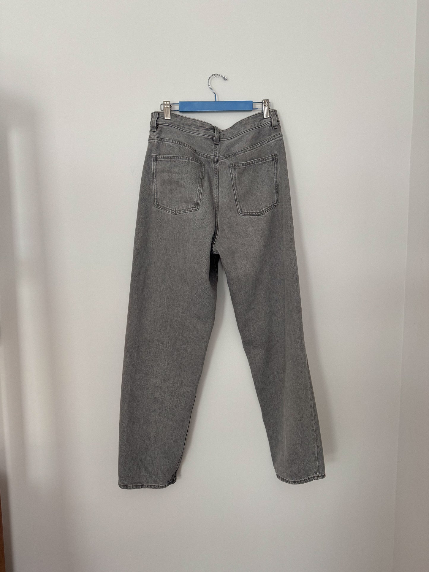 COS Tapered Leg High-Waist Ankle Jeans (27/28)