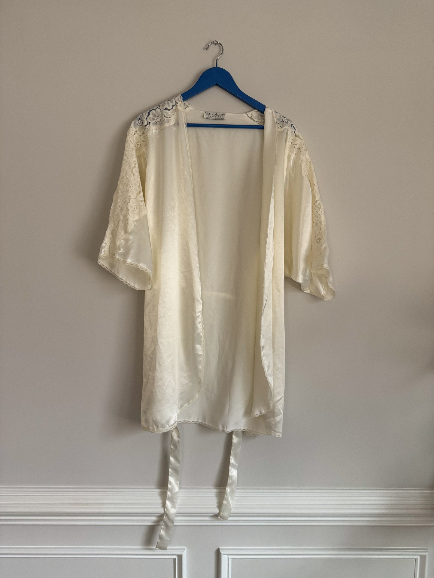 Late 1980's/ Early 1990's Ivory Satin Lace Robe
