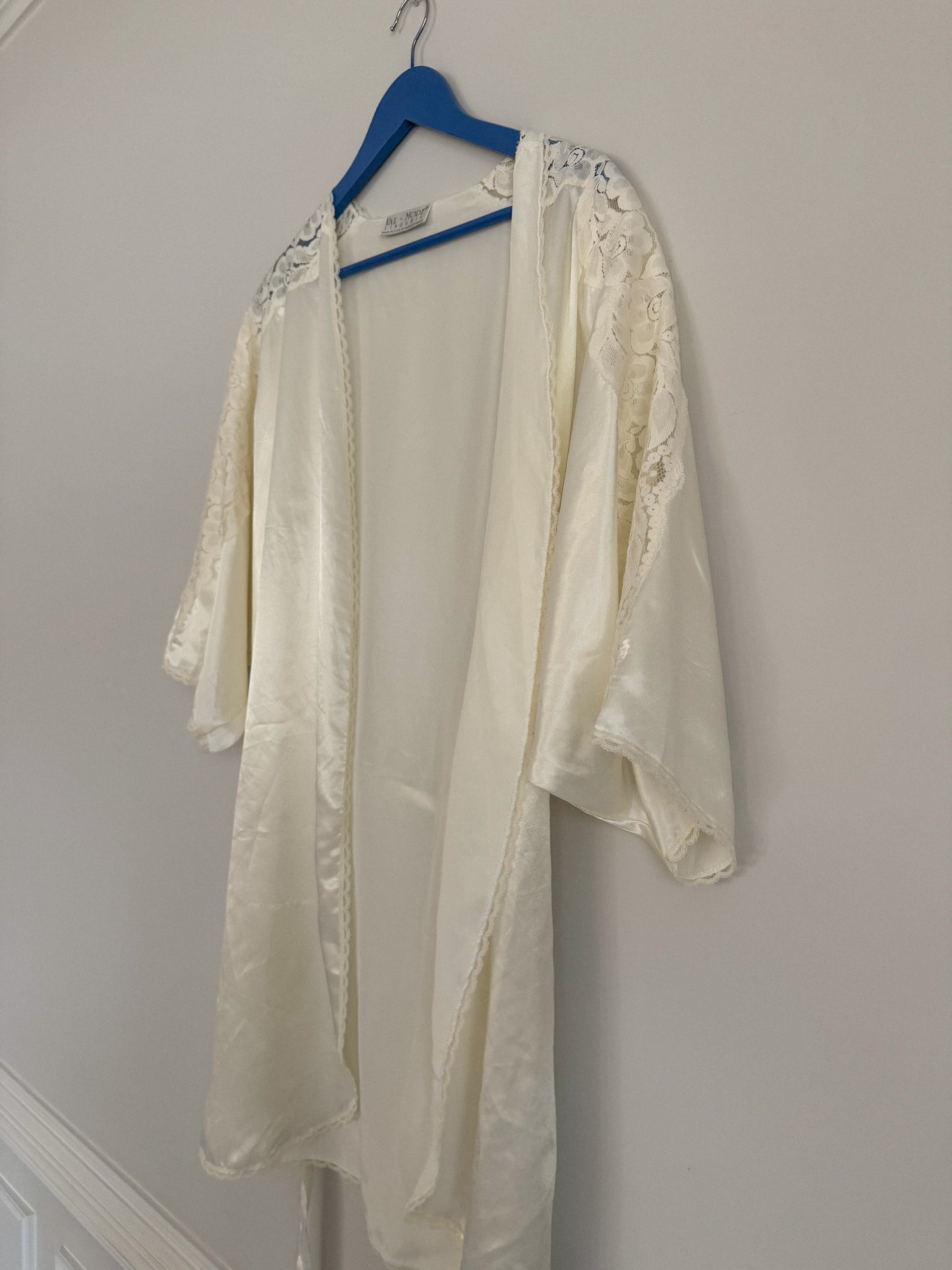 Late 1980's/ Early 1990's Ivory Satin Lace Robe